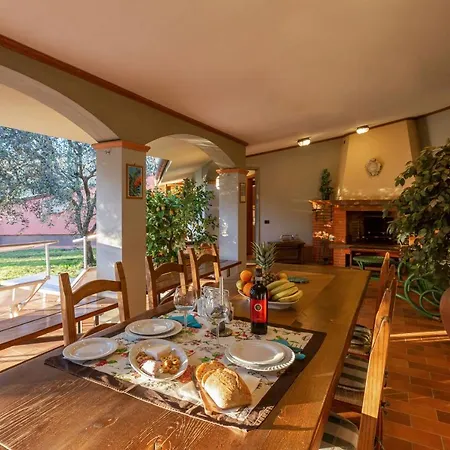 Апартаменты Collealceppo - Residenza Le Sorbe - Piscina Panoramica 13 Km Dal Mare Montemagno (Lucca)